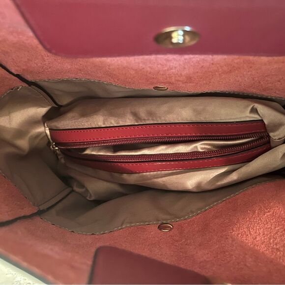 Bostonian Red Shoulder Bag with Structured Design - Picture 12 of 16